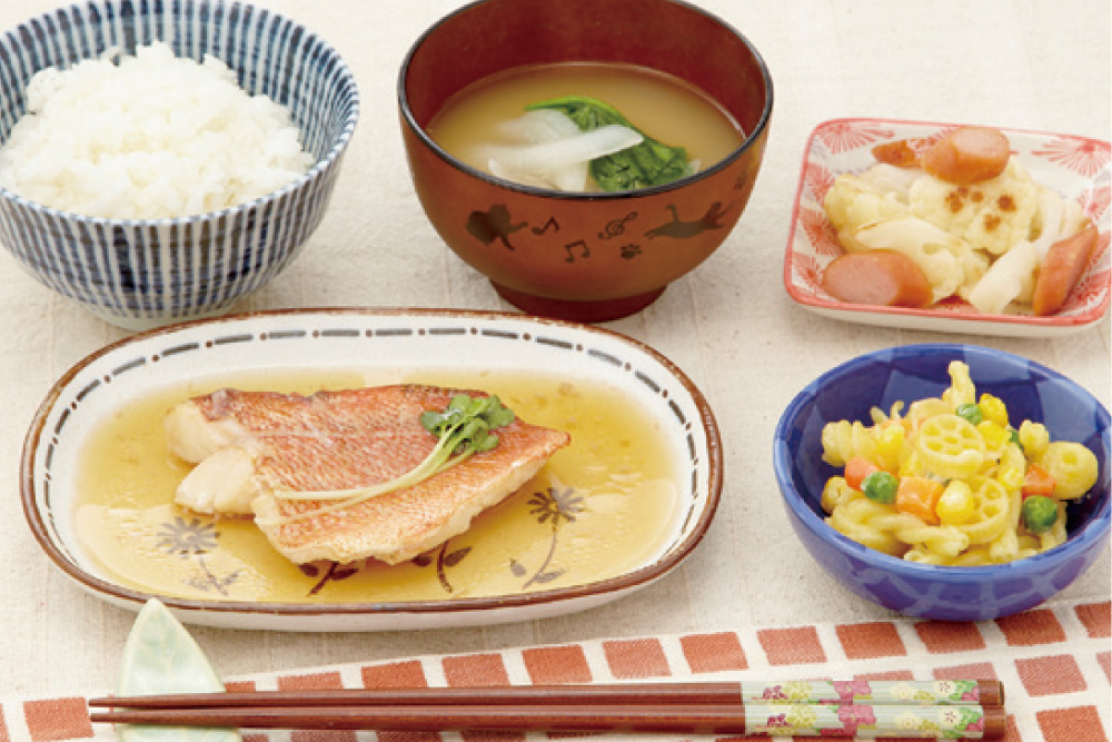 障がい者グループホーム、ゆめホームきらめきの施設で調理し提供している食事の一例(昼食)